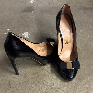 Salvatore Ferragamo Black Patent Leather Heels with Bow 8.5